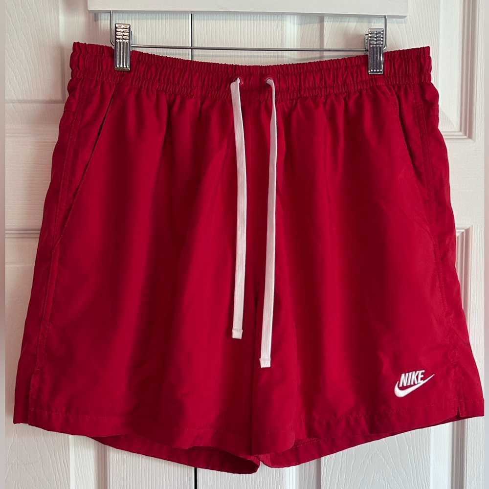 EUC Men’s Nike Athletic shorts. Red with drawstring waist and mesh lining Sz L - Picture 2 of 13